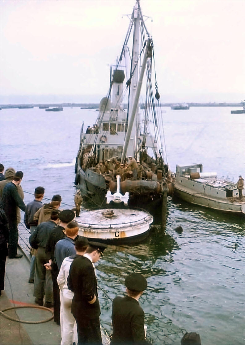 Bergung des Ankers von Zerstörer 1 im Hafen von Brest