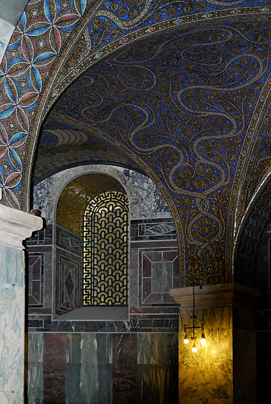 Mosaik und Marmor im Dom zu Aachen