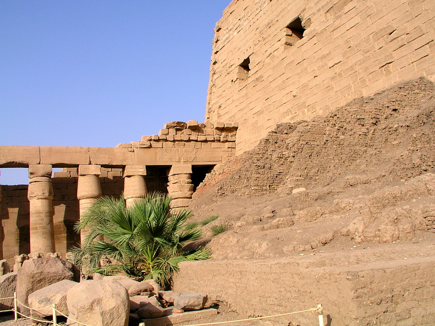 Karnak, Pylon