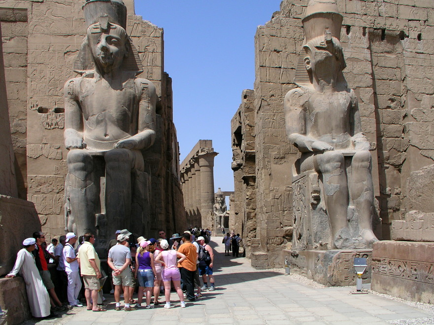 Ramses-Figuren am Luxor-Tempel