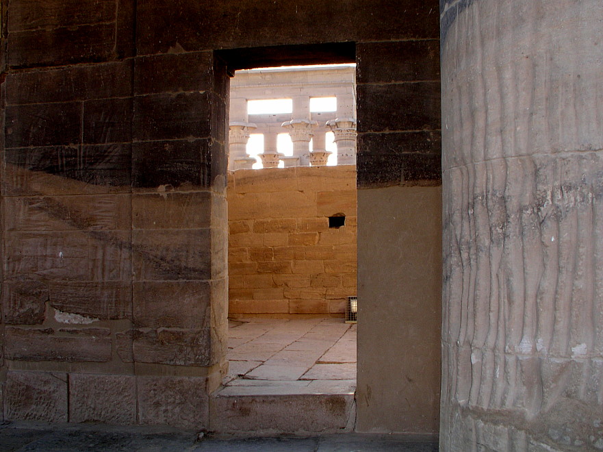 Im Isis-Tempel auf Agilkia
