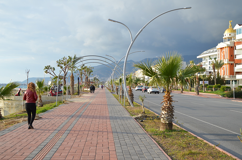 Auf dem Ahmet Tokuş Boulevard
