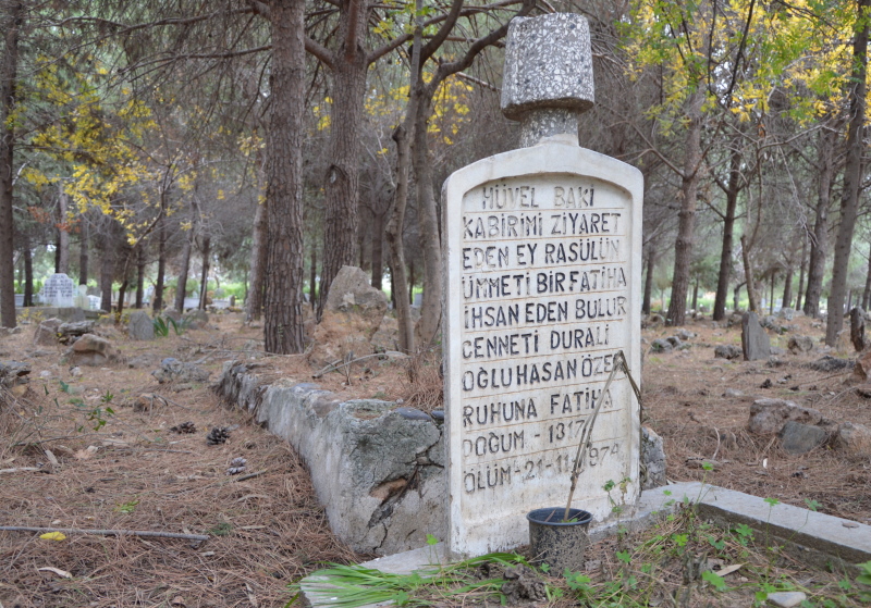 Stele auf einem alten Friedhof bei Alanya