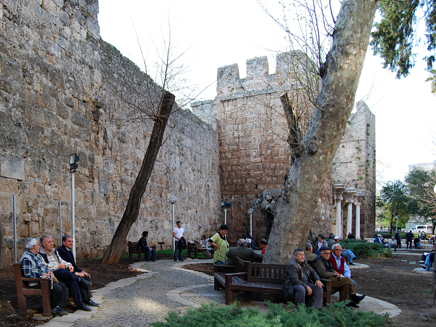 Hadrianstor und Stadtmauer in Antalya