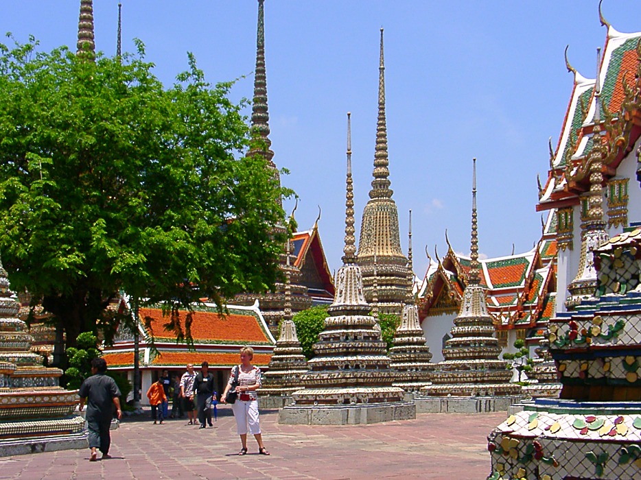 Bangkok: Chedis im Wat Chetuphon