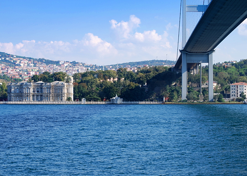 Bosporusbrücke und Beylerbeyi-Palast