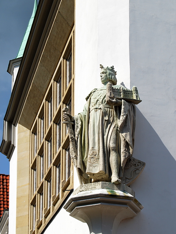 Skulptur von Herzog Otto II. am Bomann-Museum in Celle
