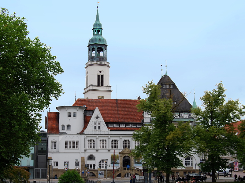 Bomann-Museum und der Turm der Stadtkirche