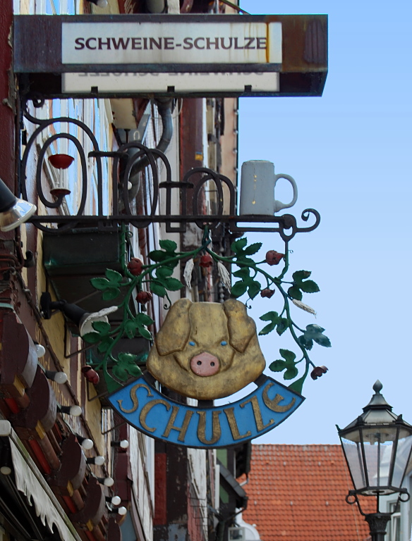 Emblem Schweine-Schulze, Celle