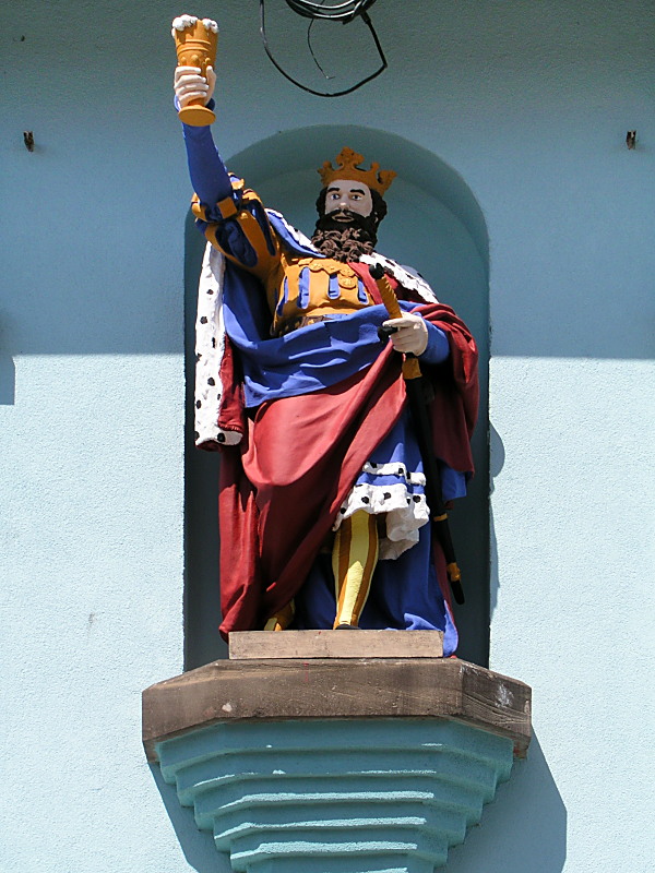 Figur eines königlichen Biertrinkers in Neuf Brisach