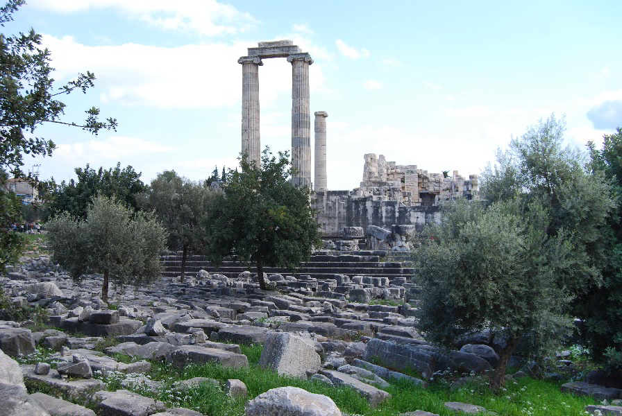 Didyma und Milet verbindet der Apollontempel