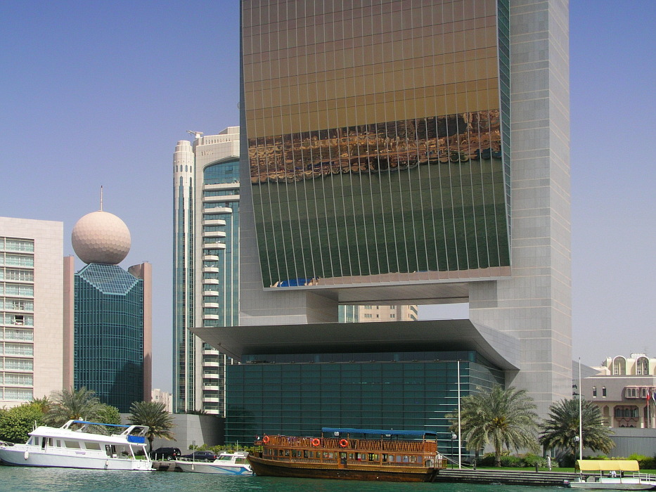 Dhau vor der Nationalbank in Dubai
