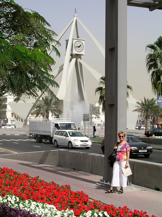 Der Uhrenturm in Dubai