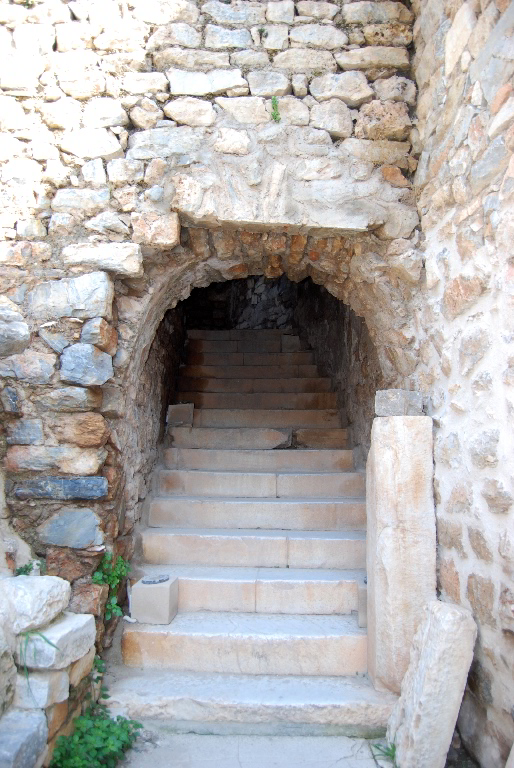 Tunnelartiger Aufgang zum Odeon von Ephesos