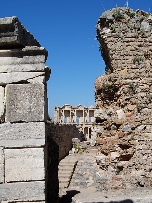 Eine etwas andere Sicht auf die Celsus-Bibliothek
