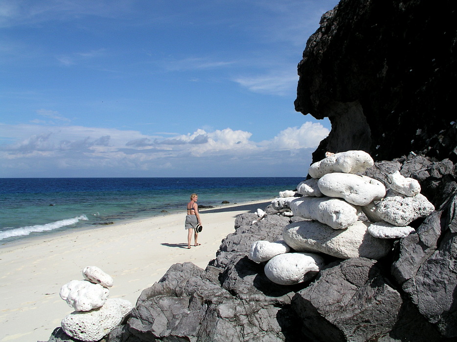 Matamanoa, Fidschi: Felsen, Strand und blaues Meer