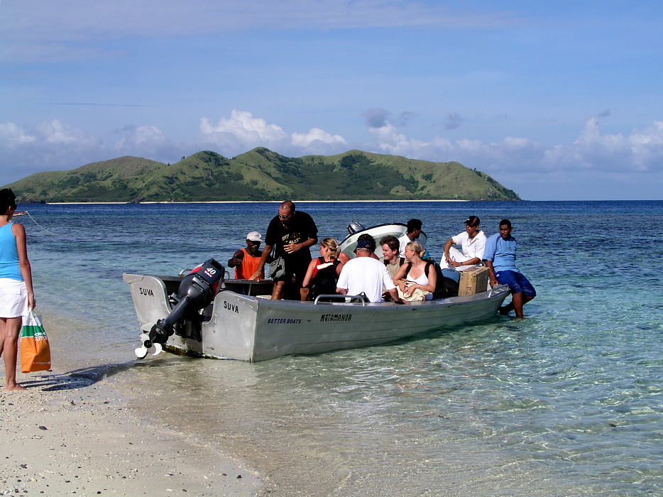 Transferboot verlässt die Insel Matamanoa