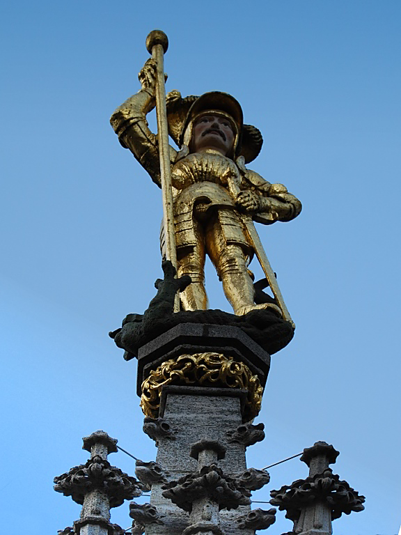 Freiburg: St. Georgs-Statue auf dem Münsterplatz