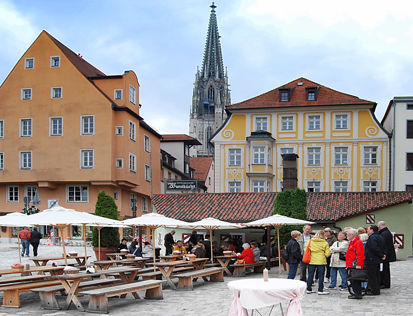 An der historischen Wurstküche in Regensburg
