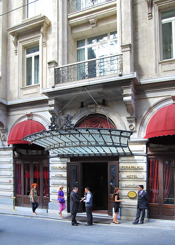 Eingang zum Pera Palas hotel