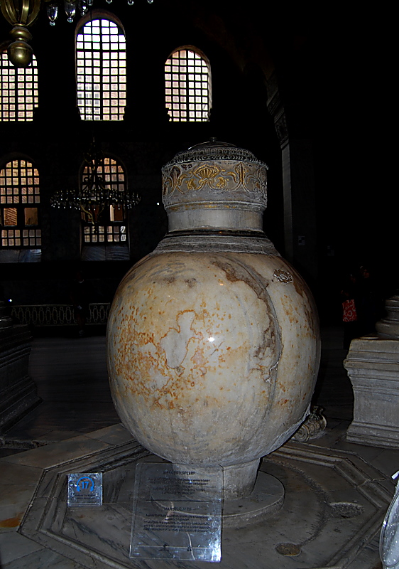 Marmorkrug in der Hagia Sophia