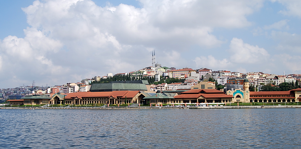 Haliç Kongre Merkezi am östlichen Ufer von Eyüp