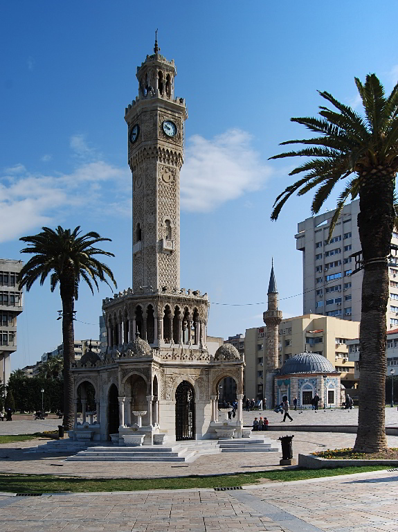 Uhrturm von Izmir und Moschee