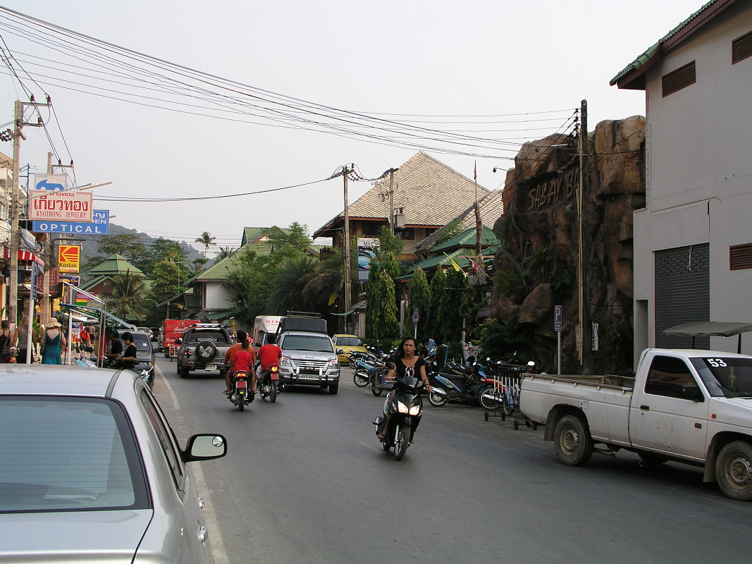 Road Koh Chang near Sabay Bar