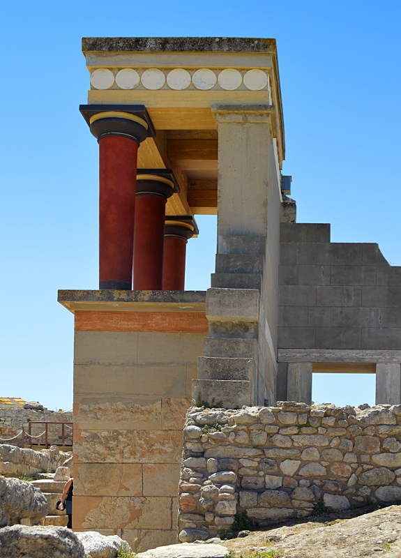 Rote Säulen im Palast von Knossos