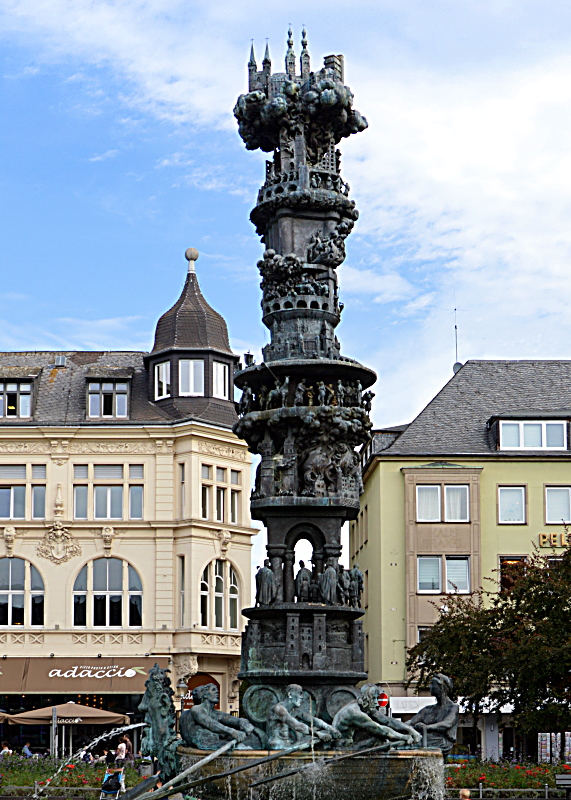 Koblenz: Die Historiensäule auf dem Josef-Görres-Platz