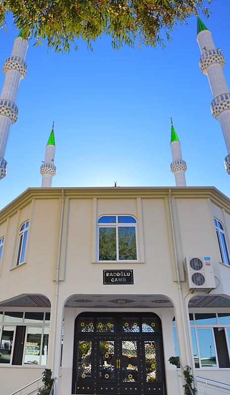 Haupteingang der Moschee