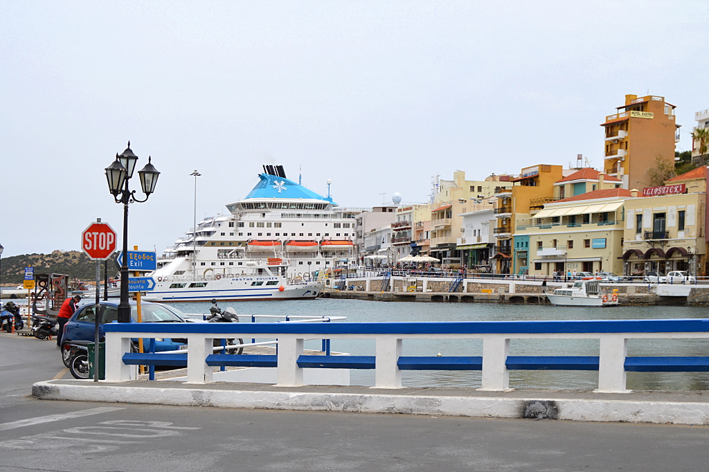 Das Hafenbecken von Agios Nikolaos