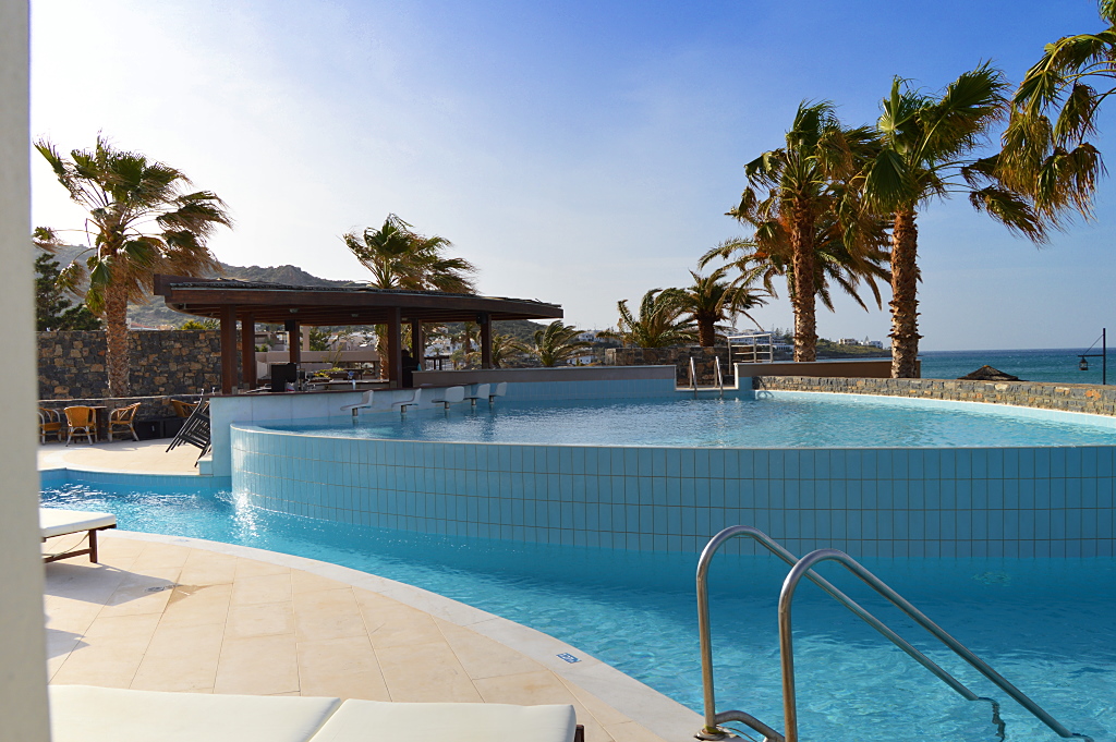 Schwimmbecken im Blue Sea Beach-Hotel Kreta