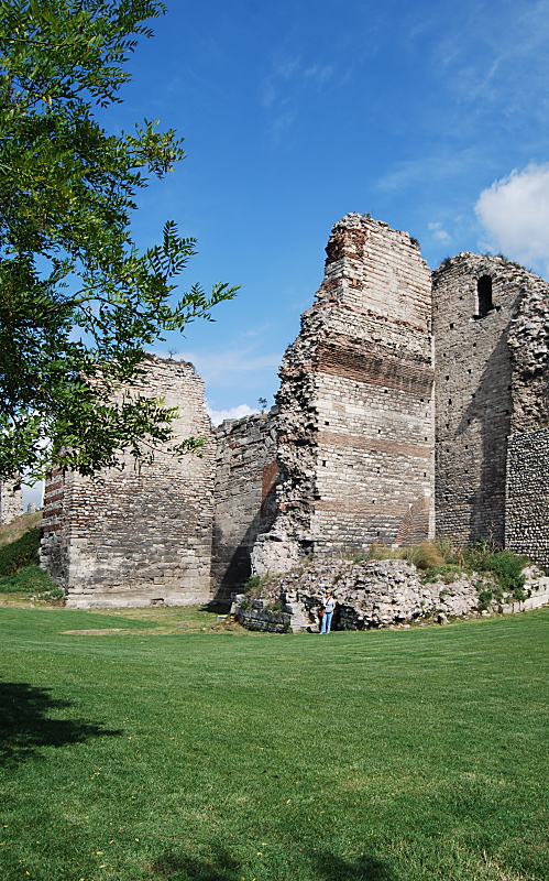 Theodosianische Mauer bestand aus Ziegeln und Kalkstein