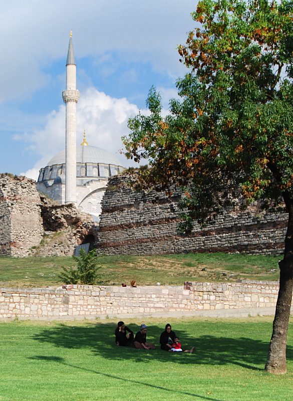 Picknick an der Landmauer in Istanbul