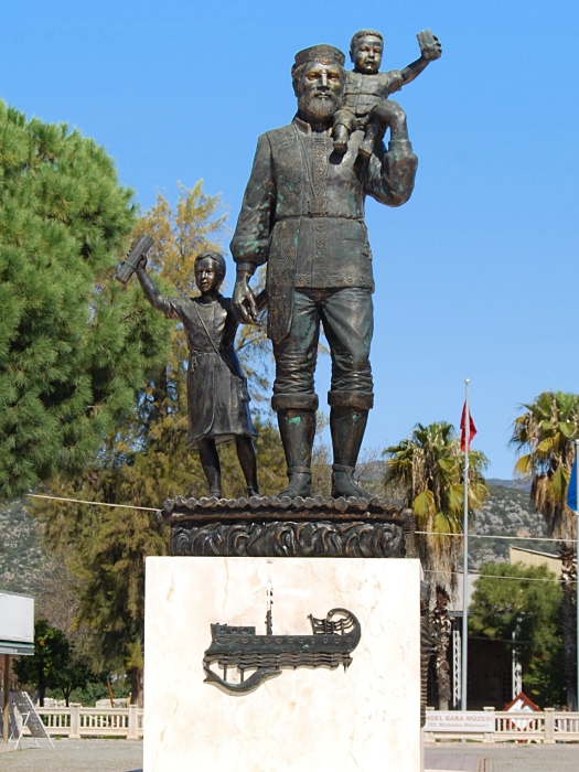 Moderne Nikolaus-Statue in Myra