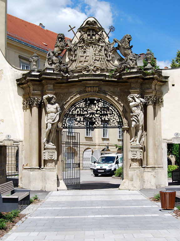 Portal im Probsteigarten Wiener Neustadt