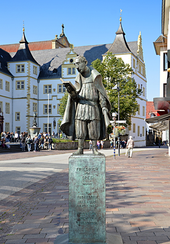 Denkmal Friedrich von Spee, Statue in Paderborn