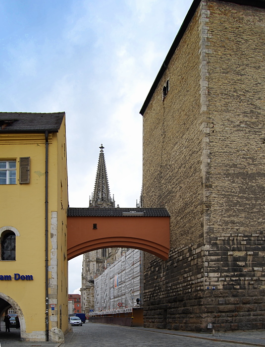 Der Römerturm (Heidenturm) von Regensburg