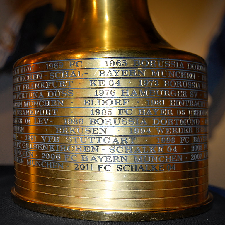 Der DFB-Pokal, Foto: Heinz Albers