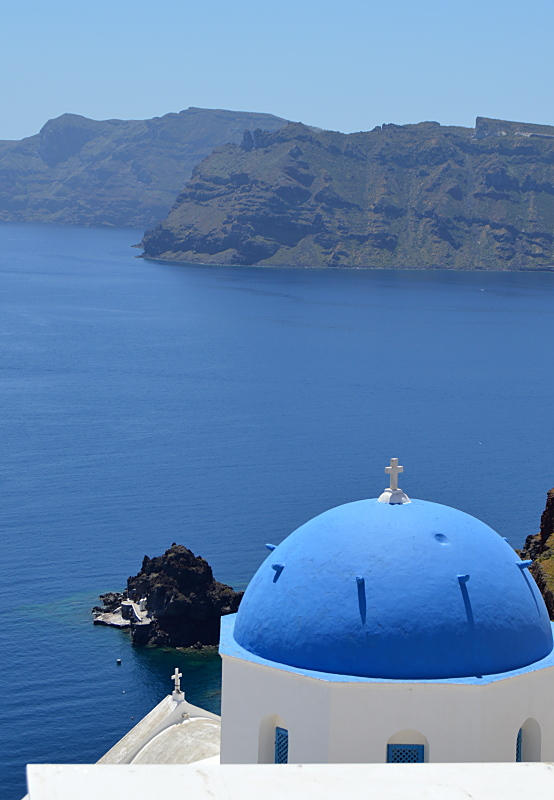 Kapelle mit blauer Kuppel in Santorini