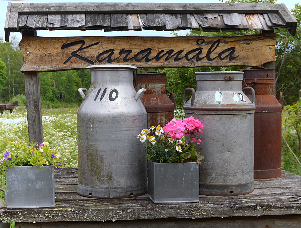 Ortsschild der Gemeinde Karamåla