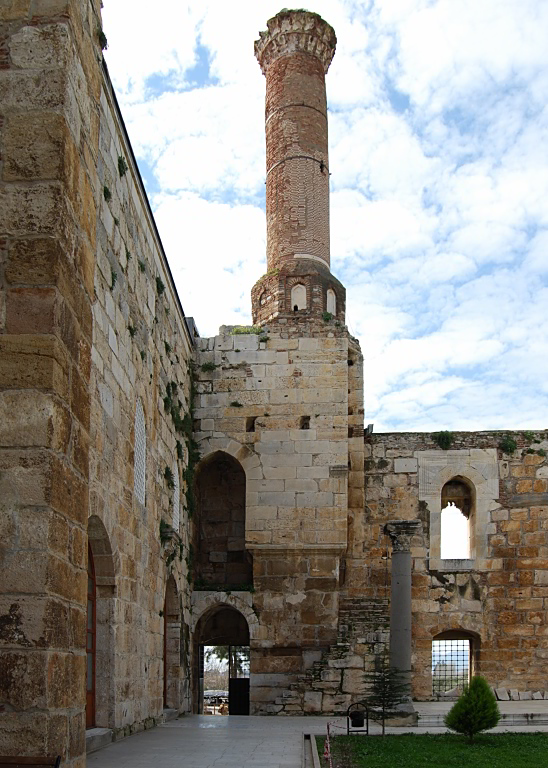 Das gekürzte Minarett der Moschee von Selcuk