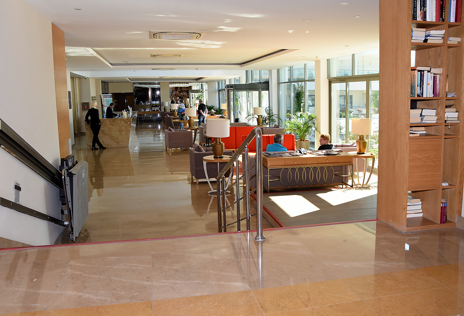 Lobby und Eingang des Hotels