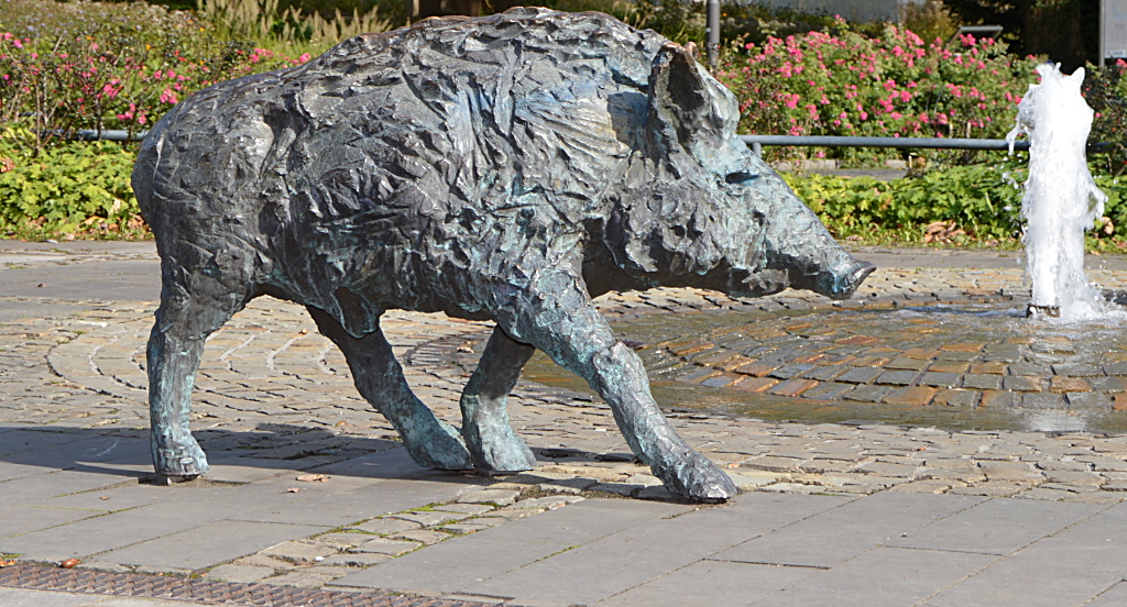 Wildschwein: Märchenbrunnen im Skulpturenpark Kettwig