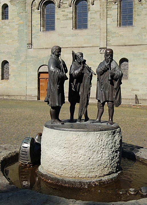 
: Brunnen an St. Petri