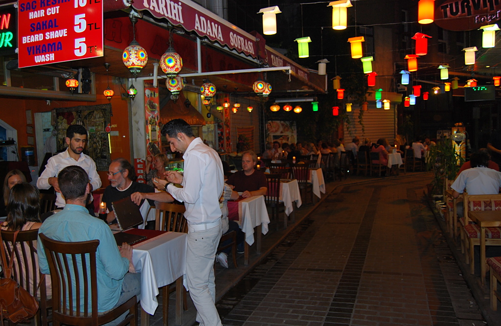 Straßenrestaurants an der Hoca Pasa Sk in Sirkeci