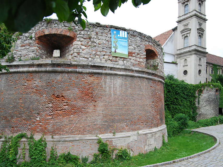Stadtmauer von Sopron und die Georgskirche