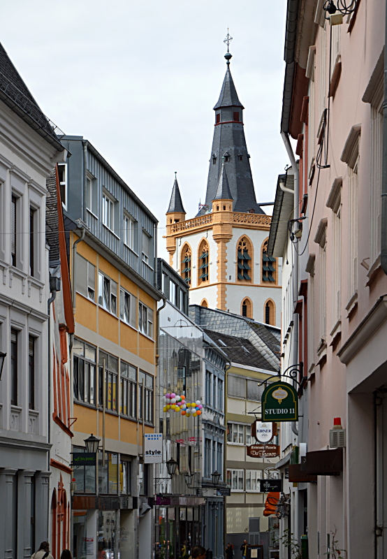 Trier: Palaststraße und Kirchturm