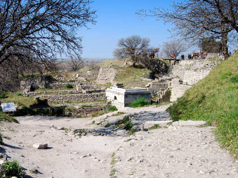 Troja, Opferstätten außerhalb der Burgmauern